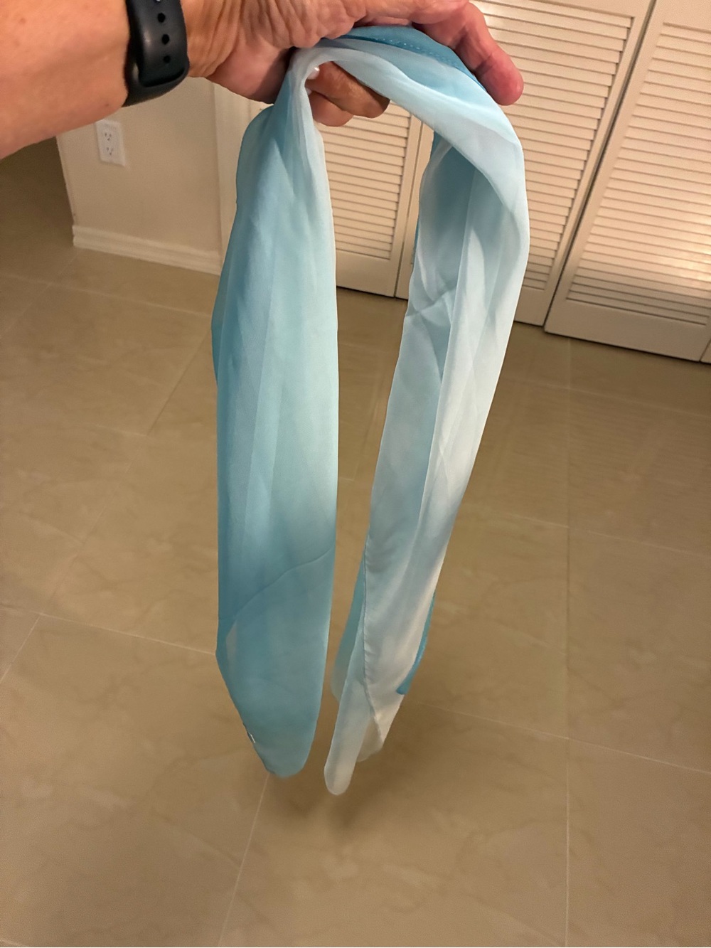 Baby blue silk scarf - Picture 2 of 7